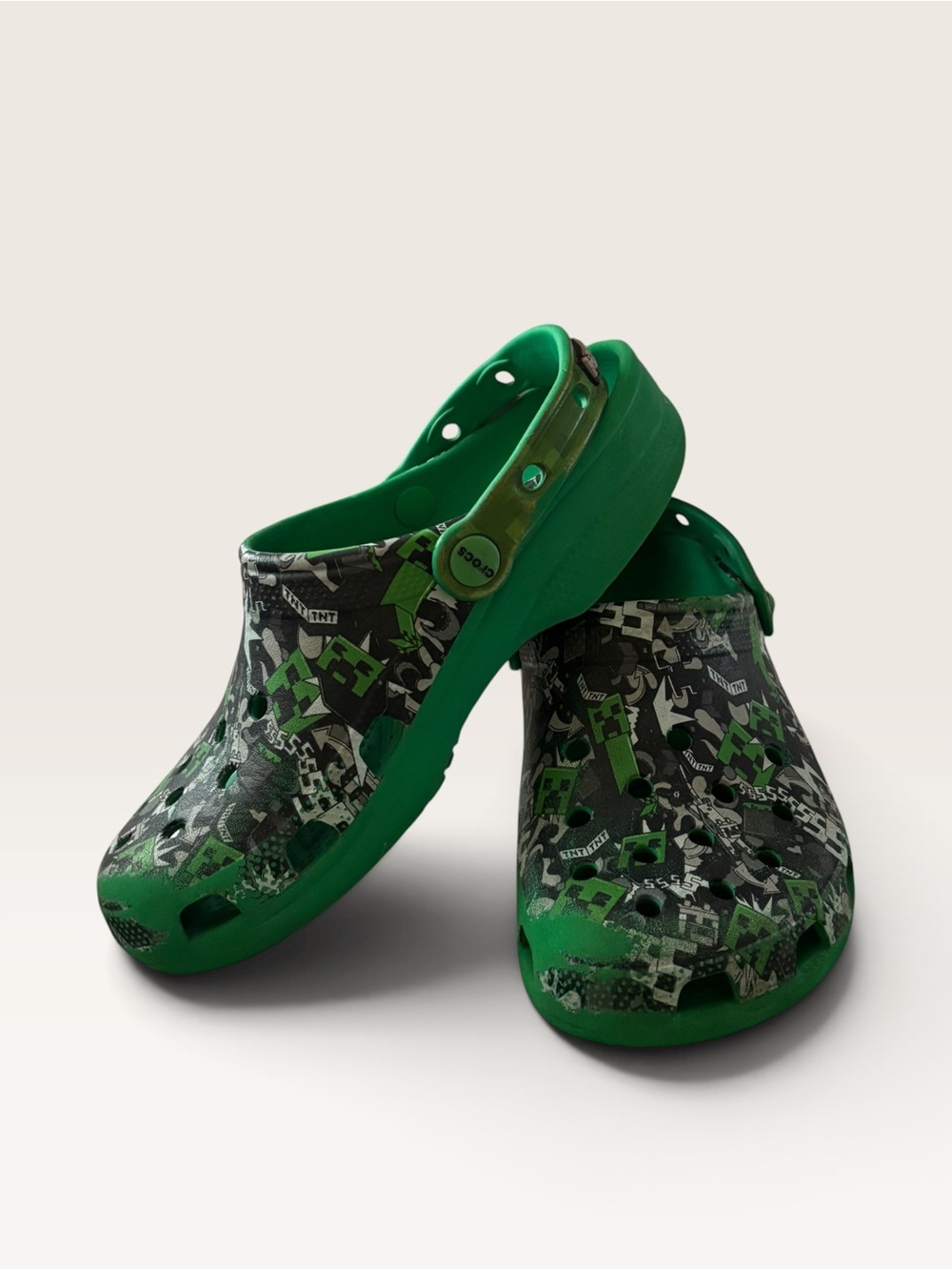 Crocs Minecraft Classic Clogs Green Black Kids J5 Gamer Video Game Shoes